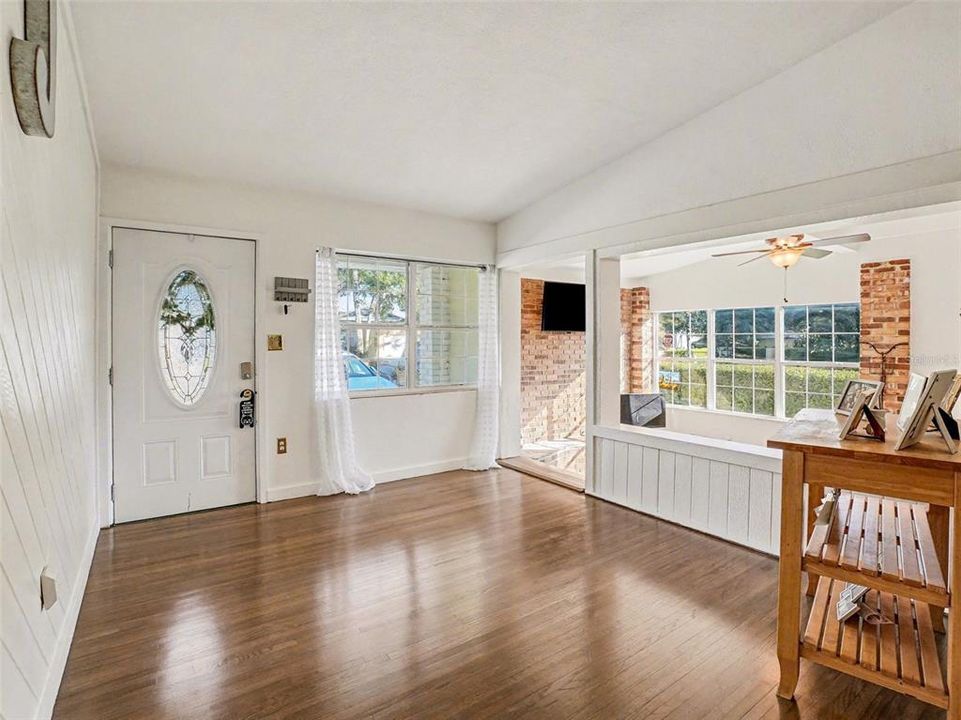 For Sale: $650,000 (5 beds, 3 baths, 2650 Square Feet)