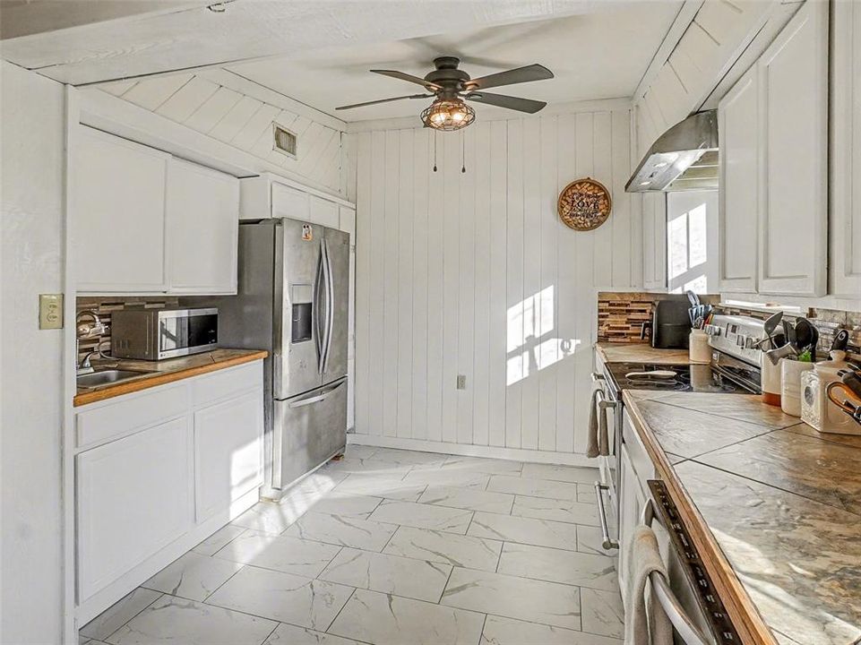 For Sale: $650,000 (5 beds, 3 baths, 2650 Square Feet)