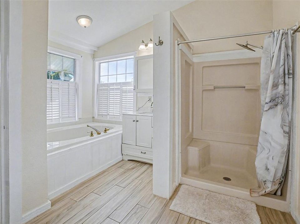 For Sale: $650,000 (5 beds, 3 baths, 2650 Square Feet)