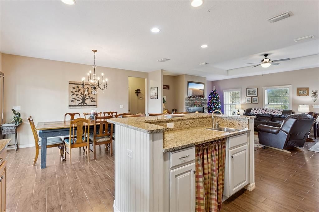 待售: $699,000 (3 贝兹, 2 浴室, 2106 平方英尺)