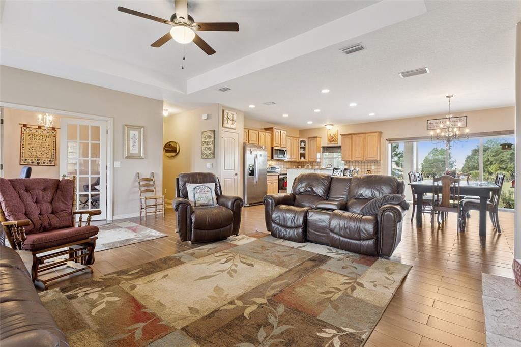 待售: $699,000 (3 贝兹, 2 浴室, 2106 平方英尺)