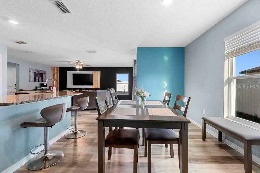 For Sale: $275,000 (3 beds, 2 baths, 1688 Square Feet)