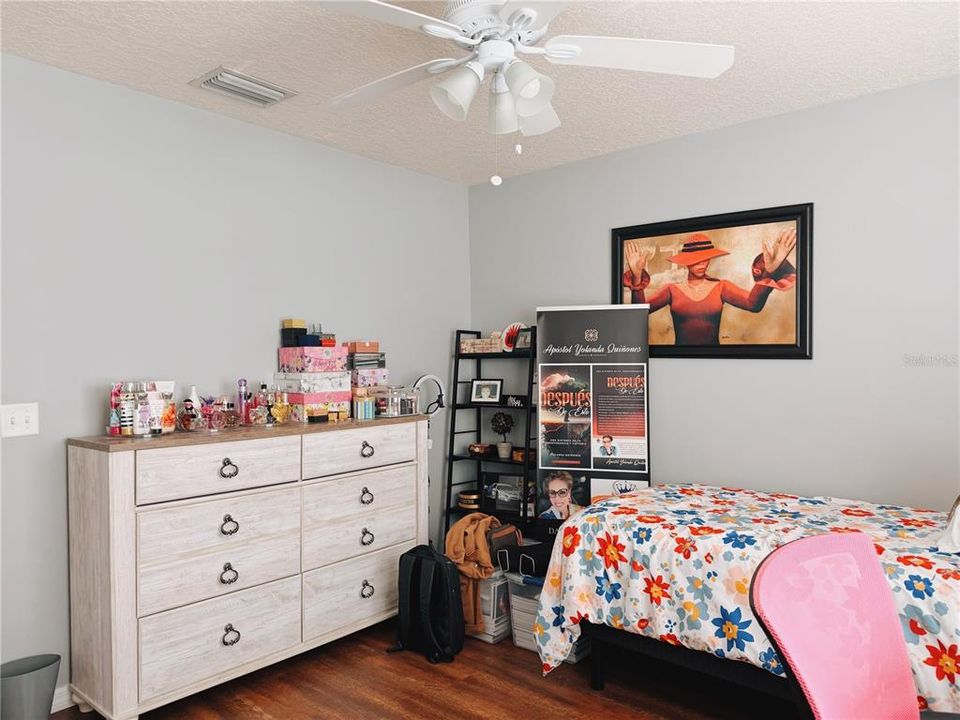 待售: $245,000 (2 贝兹, 2 浴室, 1184 平方英尺)