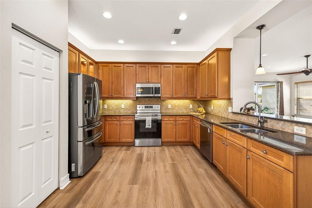 待售: $400,000 (2 贝兹, 2 浴室, 1954 平方英尺)