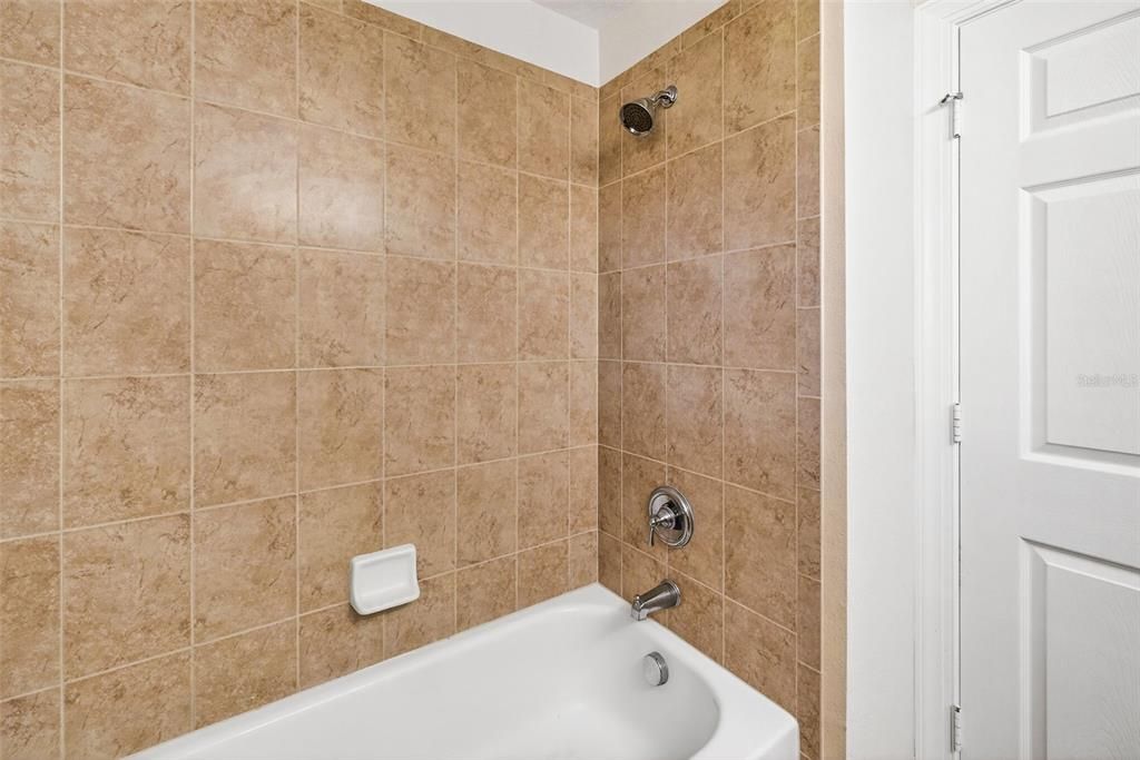 待售: $400,000 (2 贝兹, 2 浴室, 1954 平方英尺)