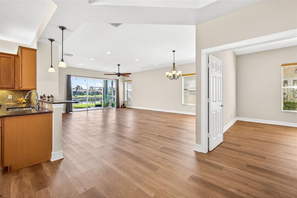 待售: $400,000 (2 贝兹, 2 浴室, 1954 平方英尺)