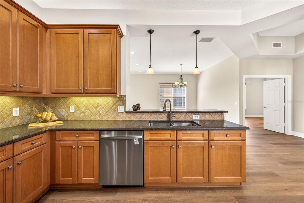 待售: $400,000 (2 贝兹, 2 浴室, 1954 平方英尺)