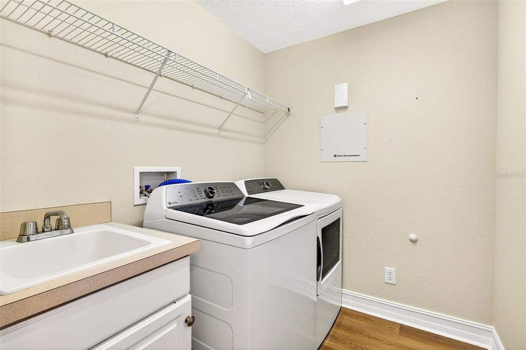 待售: $400,000 (2 贝兹, 2 浴室, 1954 平方英尺)