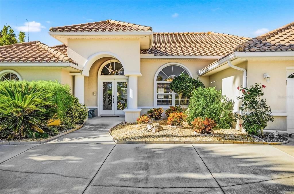 For Sale: $780,000 (3 beds, 2 baths, 2342 Square Feet)