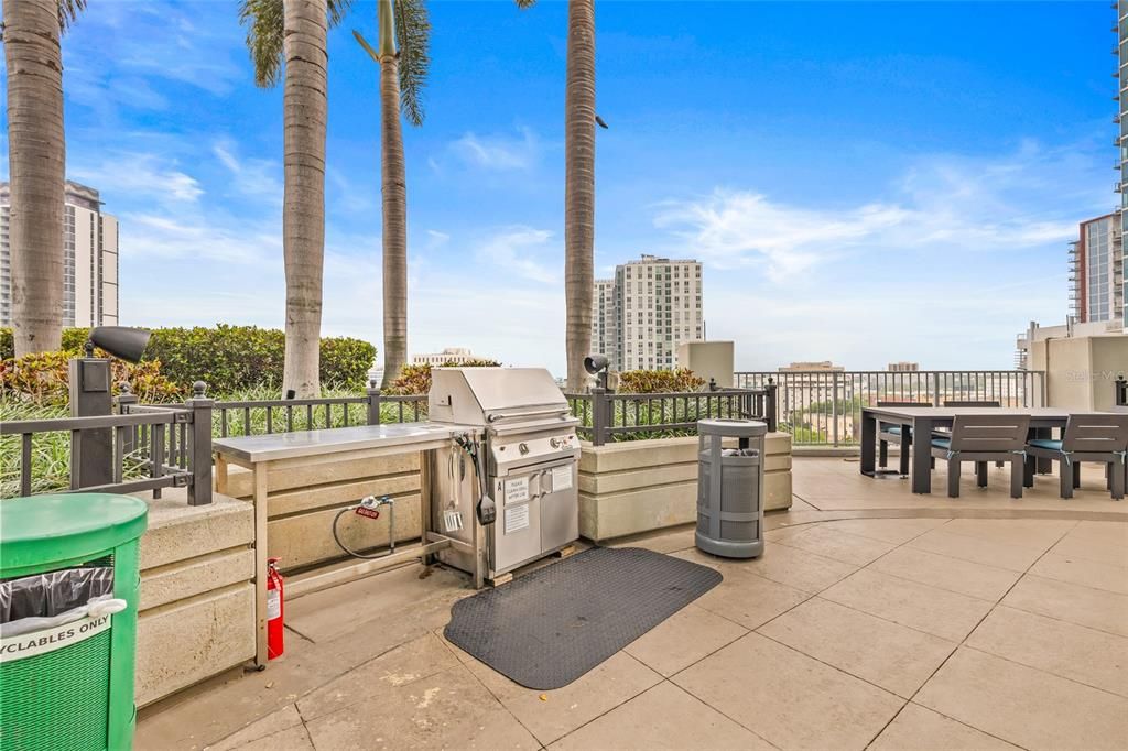 For Rent: $2,800 (1 beds, 1 baths, 838 Square Feet)