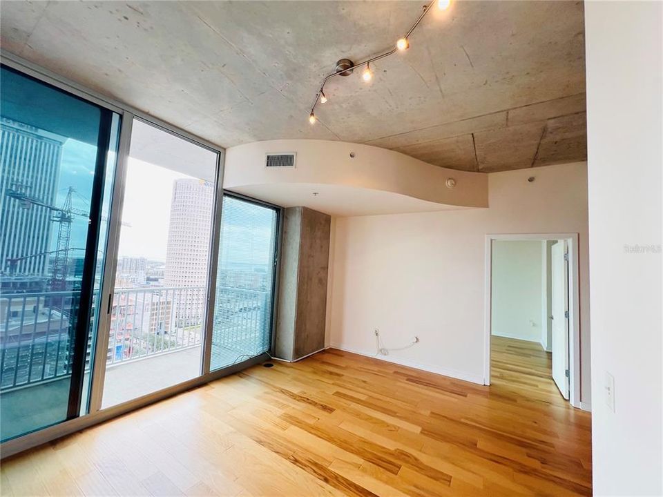 For Rent: $2,800 (1 beds, 1 baths, 838 Square Feet)