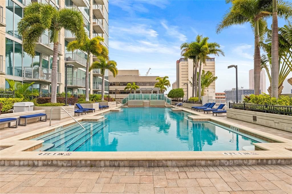 For Rent: $2,800 (1 beds, 1 baths, 838 Square Feet)