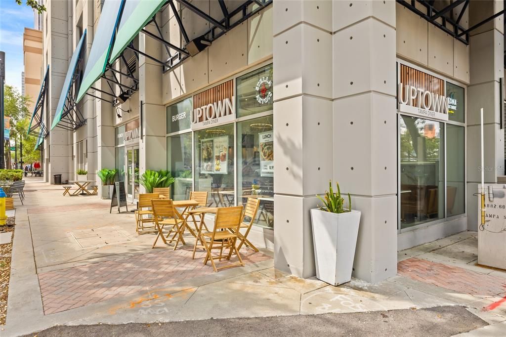 For Rent: $2,800 (1 beds, 1 baths, 838 Square Feet)