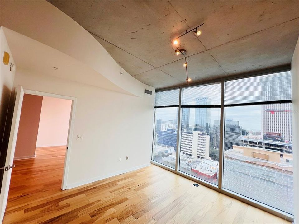 For Rent: $2,800 (1 beds, 1 baths, 838 Square Feet)