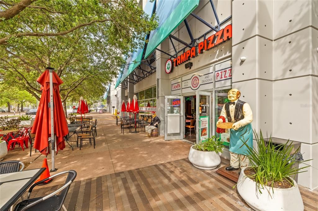 For Rent: $2,800 (1 beds, 1 baths, 838 Square Feet)