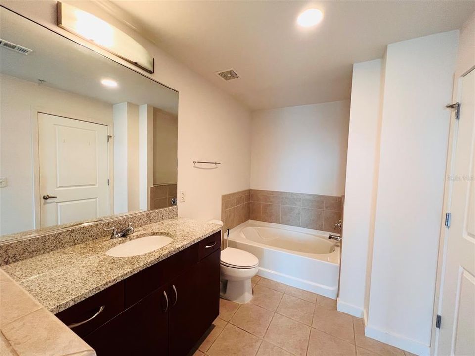 For Rent: $2,800 (1 beds, 1 baths, 838 Square Feet)