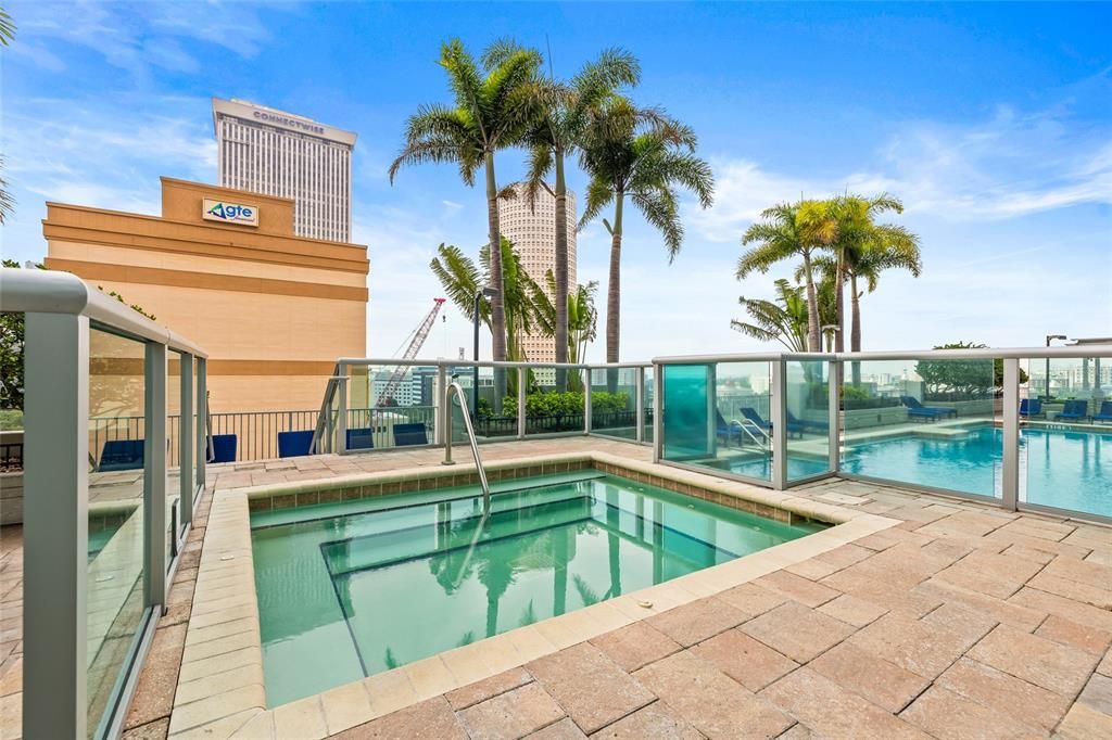 For Rent: $2,800 (1 beds, 1 baths, 838 Square Feet)