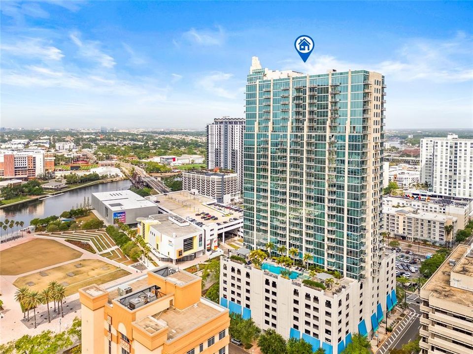 For Rent: $2,800 (1 beds, 1 baths, 838 Square Feet)