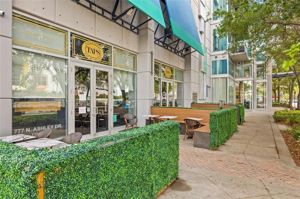 For Rent: $2,800 (1 beds, 1 baths, 838 Square Feet)