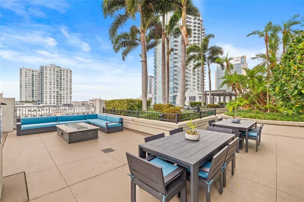 For Rent: $2,800 (1 beds, 1 baths, 838 Square Feet)