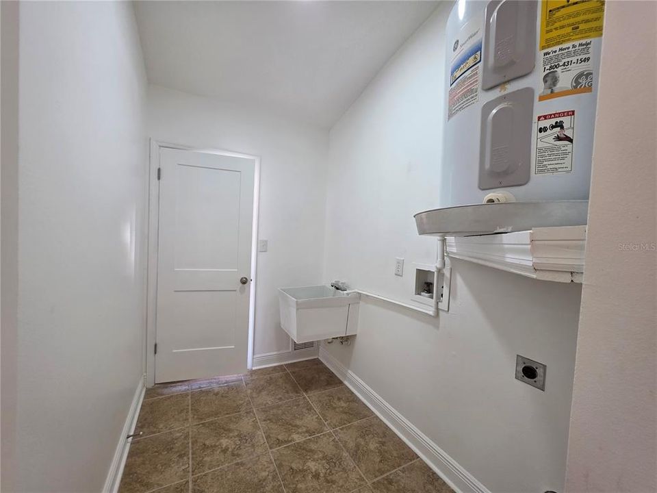 For Sale: $321,900 (3 beds, 2 baths, 1960 Square Feet)