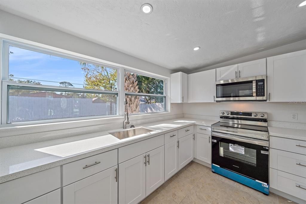 En Venta: $425,000 (3 camas, 2 baños, 1423 Pies cuadrados)