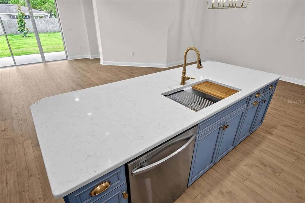 Activo con contrato: $519,900 (4 camas, 3 baños, 2450 Pies cuadrados)