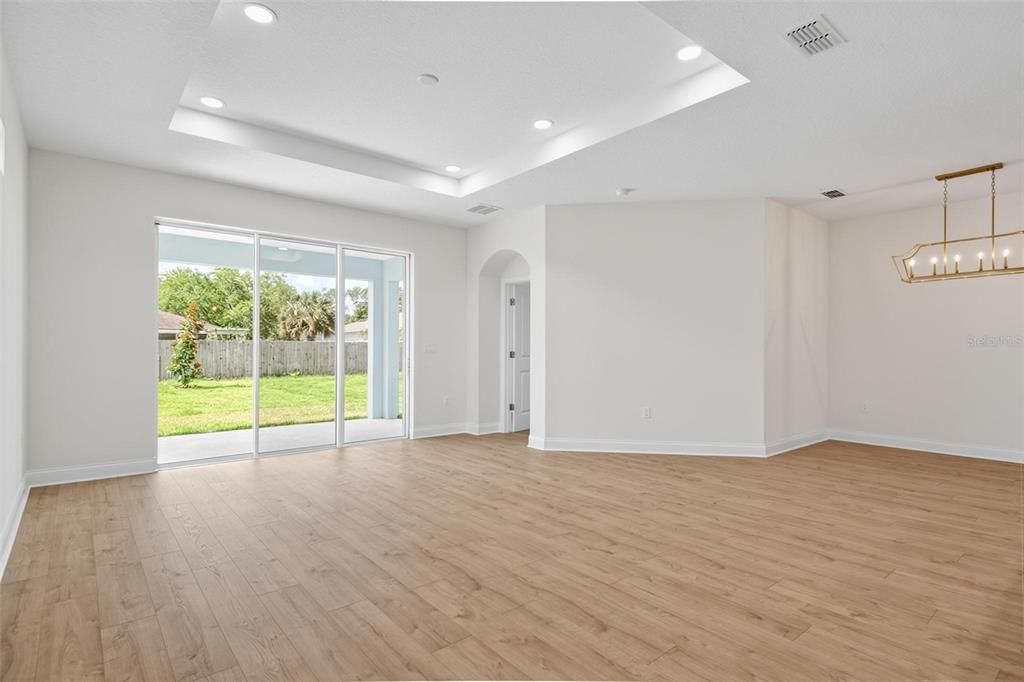 Activo con contrato: $519,900 (4 camas, 3 baños, 2450 Pies cuadrados)