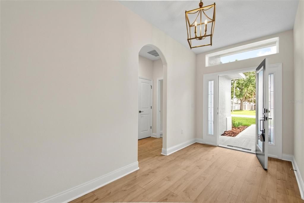 Activo con contrato: $519,900 (4 camas, 3 baños, 2450 Pies cuadrados)