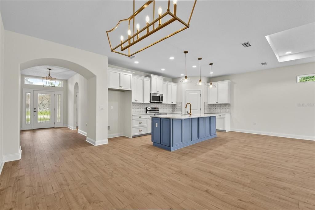 Activo con contrato: $519,900 (4 camas, 3 baños, 2450 Pies cuadrados)