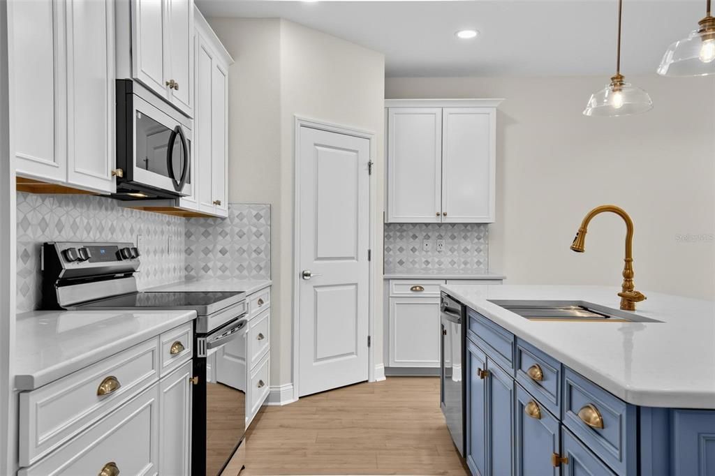 Activo con contrato: $519,900 (4 camas, 3 baños, 2450 Pies cuadrados)