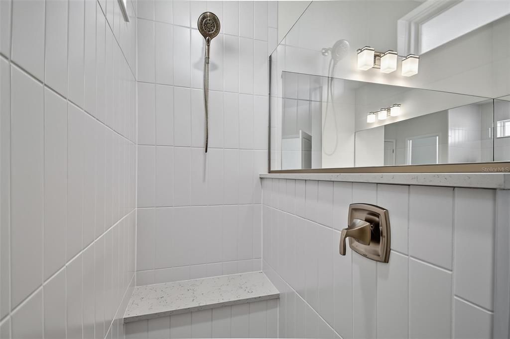 Activo con contrato: $519,900 (4 camas, 3 baños, 2450 Pies cuadrados)
