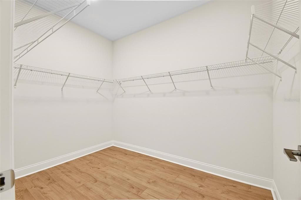 Activo con contrato: $519,900 (4 camas, 3 baños, 2450 Pies cuadrados)