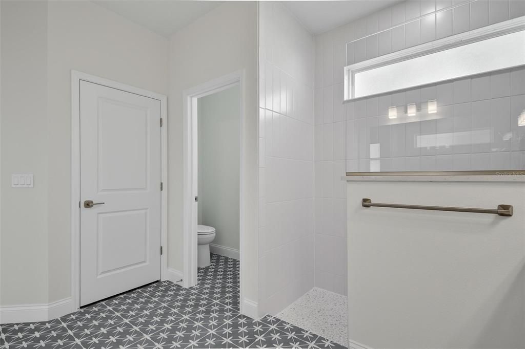Activo con contrato: $519,900 (4 camas, 3 baños, 2450 Pies cuadrados)