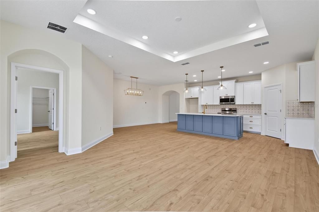 Activo con contrato: $519,900 (4 camas, 3 baños, 2450 Pies cuadrados)