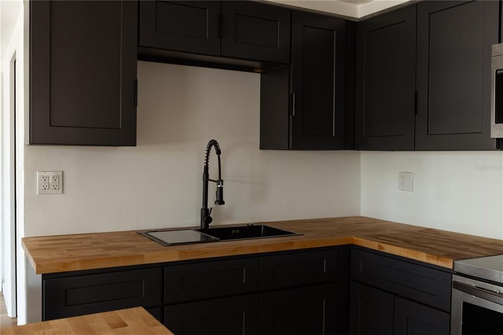 For Sale: $310,000 (3 beds, 2 baths, 1424 Square Feet)