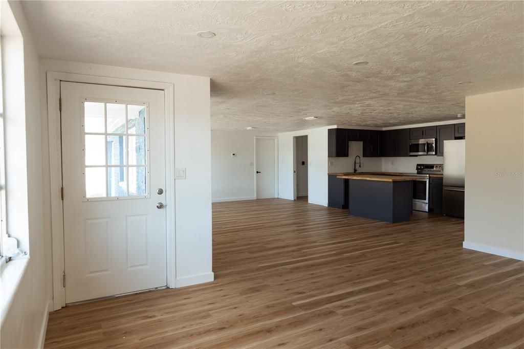 For Sale: $310,000 (3 beds, 2 baths, 1424 Square Feet)