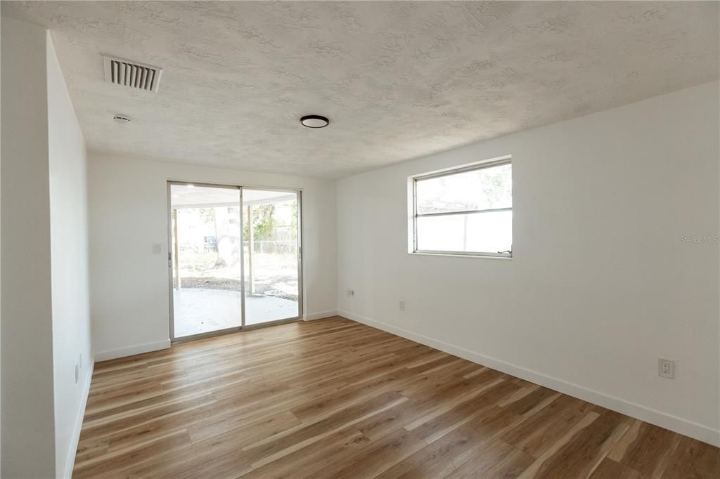 For Sale: $310,000 (3 beds, 2 baths, 1424 Square Feet)