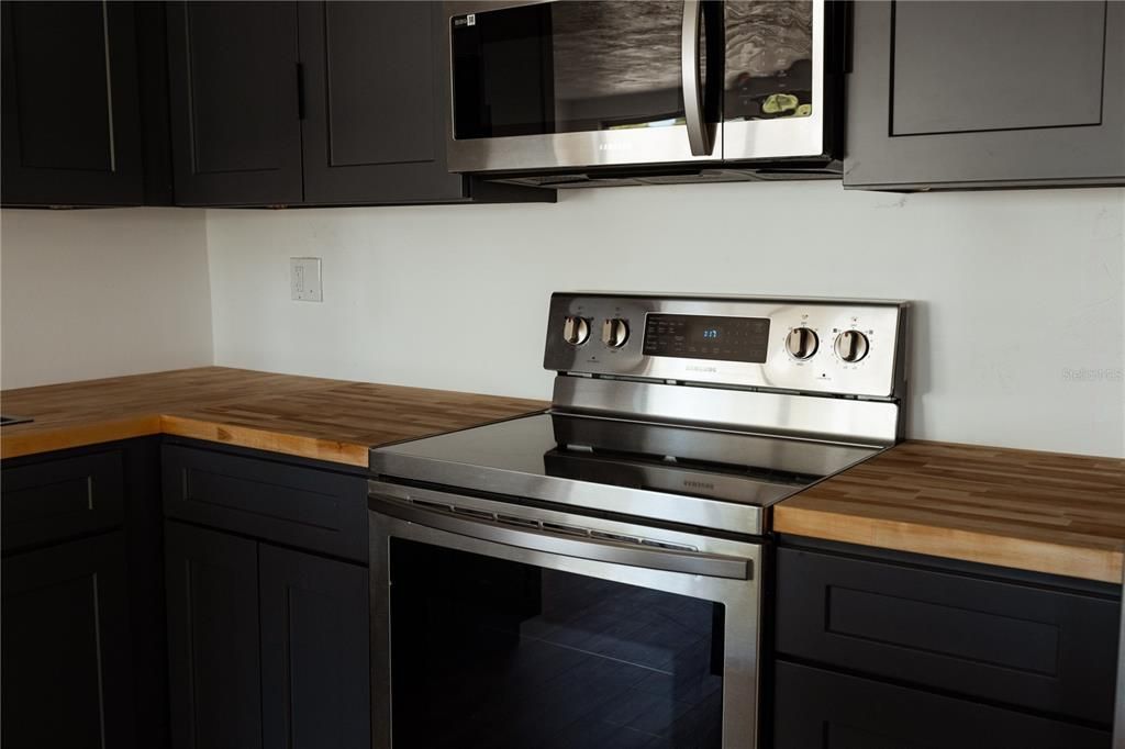 For Sale: $310,000 (3 beds, 2 baths, 1424 Square Feet)