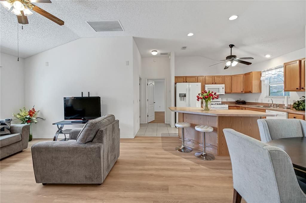 En Venta: $324,999 (3 camas, 2 baños, 1444 Pies cuadrados)