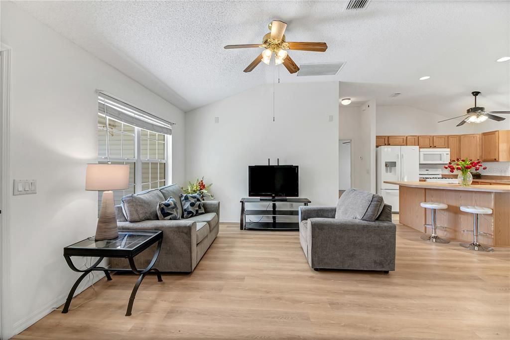 En Venta: $324,999 (3 camas, 2 baños, 1444 Pies cuadrados)