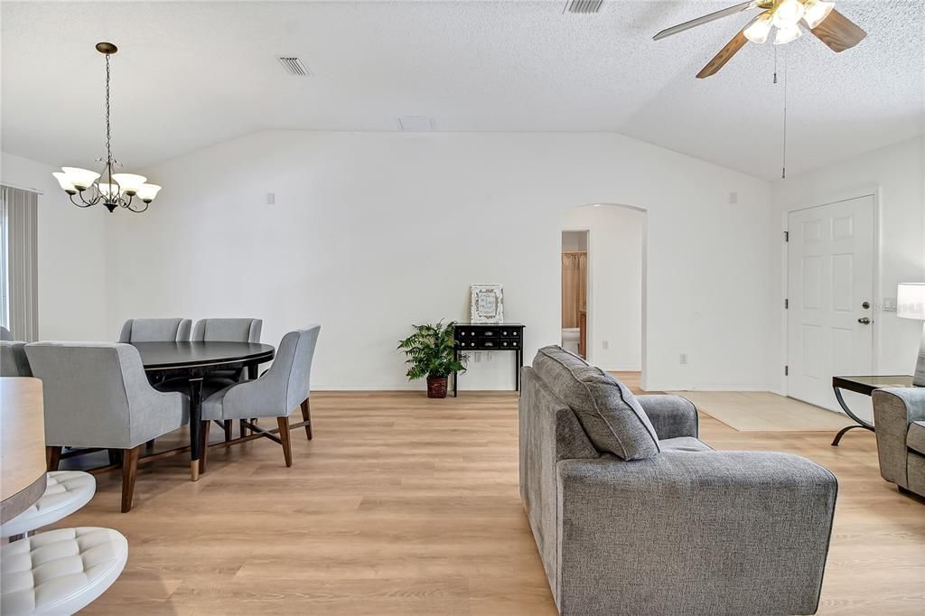 En Venta: $324,999 (3 camas, 2 baños, 1444 Pies cuadrados)