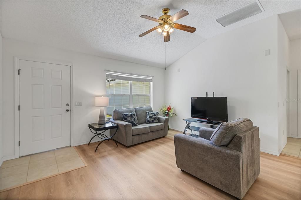 En Venta: $324,999 (3 camas, 2 baños, 1444 Pies cuadrados)