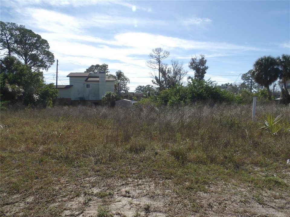 На продажу: $185,000 (0.23 acres)