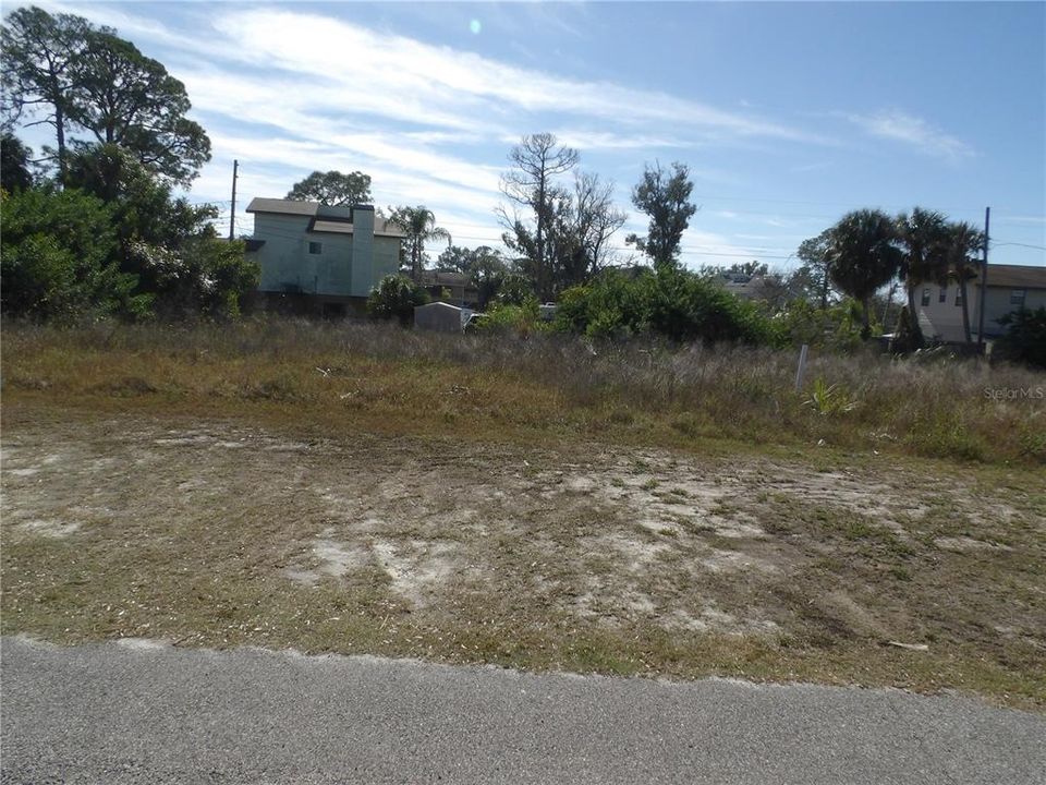 На продажу: $185,000 (0.23 acres)