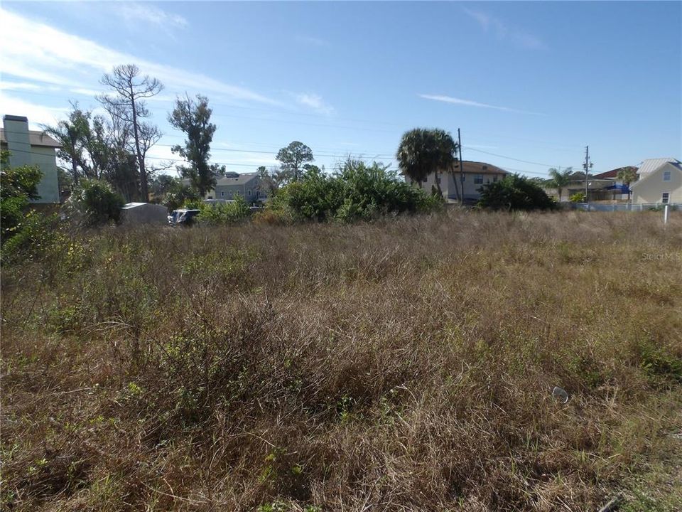 На продажу: $185,000 (0.23 acres)