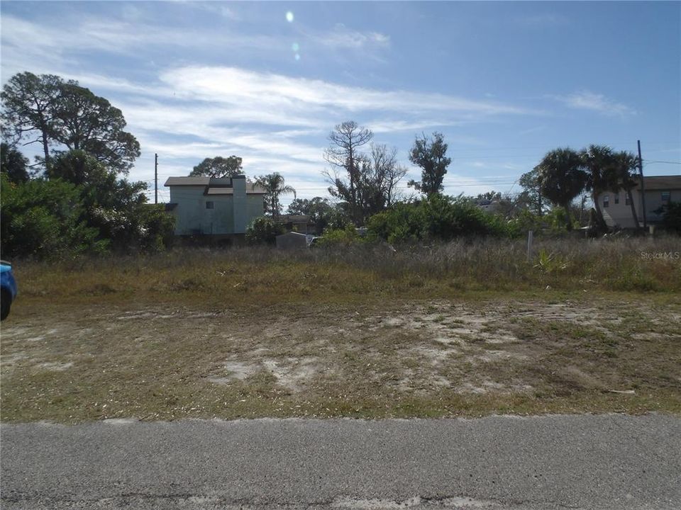 На продажу: $185,000 (0.23 acres)