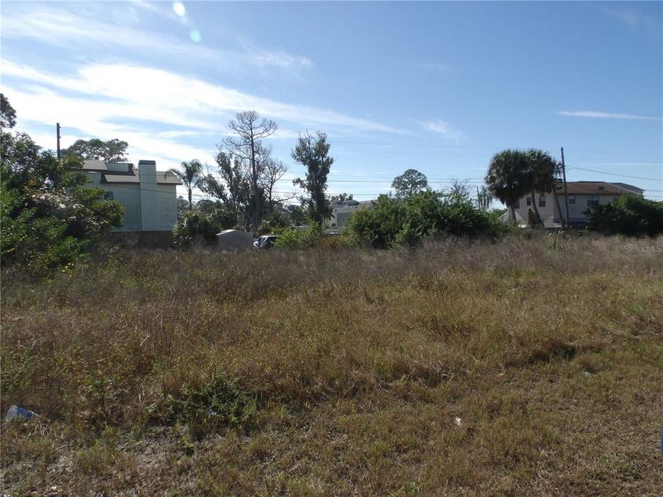 На продажу: $185,000 (0.23 acres)