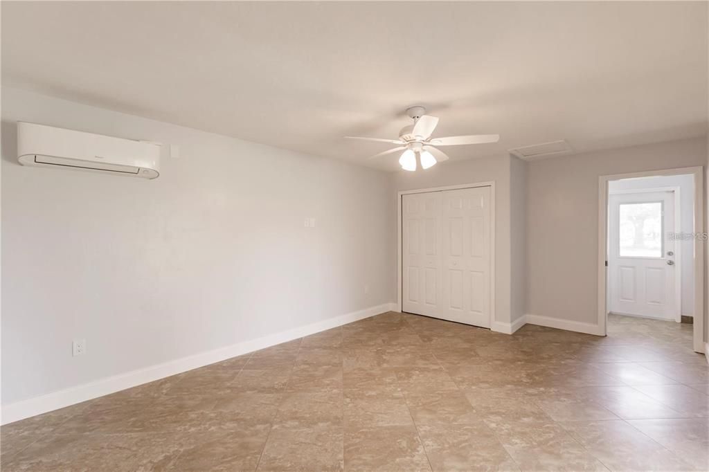 En Renta: $2,200 (4 camas, 3 baños, 1850 Pies cuadrados)