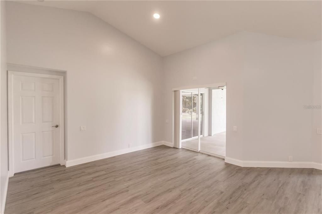 En Renta: $2,200 (4 camas, 3 baños, 1850 Pies cuadrados)